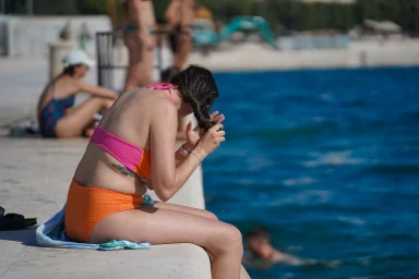 Kupanje na rivi, susenje kose, kosa, ljeto, vrucine FOTO Matija Lipar_-11