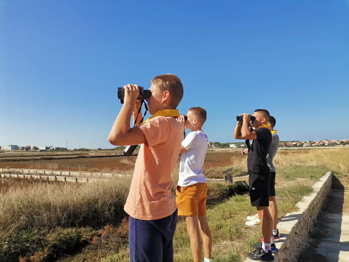 Učenici na promatranju ptica, autorica Ana Glavan