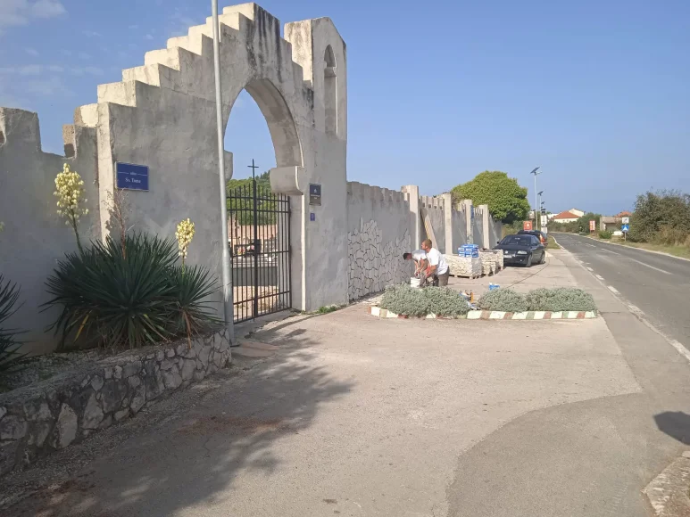 uredjenje groblja u tkonu5