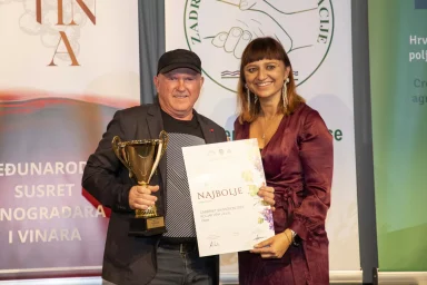 2_Najbolje mlado crno vino