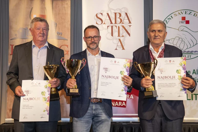 6_Nagrađeni_otvorena vina_zajednička fotografija