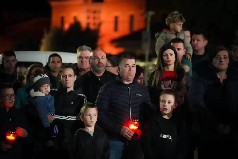 Mimohod za Skabrnju i Vukovar u Sukosanu FOTO Matija Lipar-27