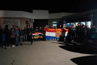 Mimohod za Skabrnju i Vukovar u Sukosanu FOTO Matija Lipar-3