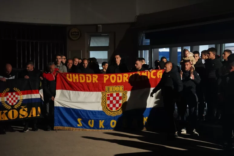 Mimohod za Skabrnju i Vukovar u Sukosanu FOTO Matija Lipar-4