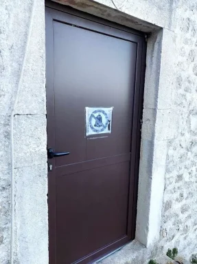 morski.hr alustolarija na crkvici - vrata