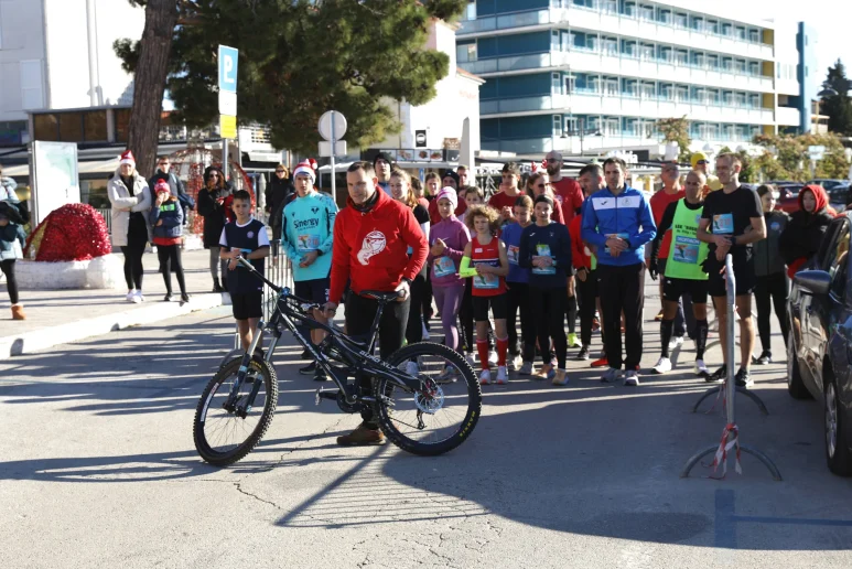 Damir Aljinović predvodio je utrke za odrasle uz Vespa klub Zadar - foto Boris Kačan