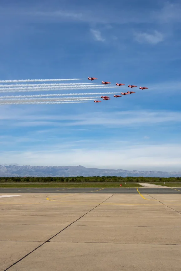 red arrows 1