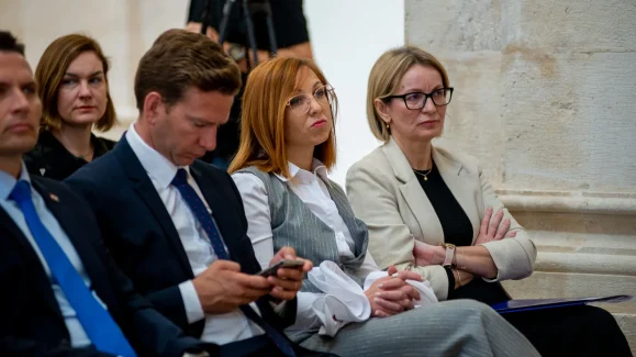 svecanost-urucivanja-Sporazuma-o-provedbi ITP-a-za-otoke-i-urucivanje-Ugovora-za-program-razvoja-otoka-FOTO-Linda-Vidovic (24)