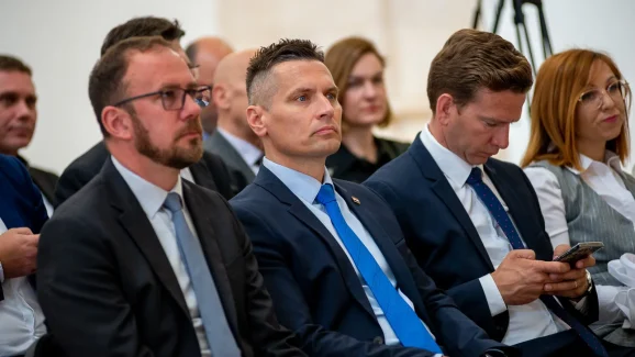 svecanost-urucivanja-Sporazuma-o-provedbi ITP-a-za-otoke-i-urucivanje-Ugovora-za-program-razvoja-otoka-FOTO-Linda-Vidovic (26)