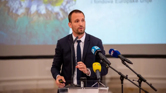 Sime-Erlic-svecanost-urucivanja-Sporazuma-o-provedbi ITP-a-za-otoke-i-urucivanje-Ugovora-za-program-razvoja-otoka-FOTO-Linda-Vidovic (32)