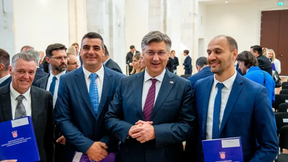Andrej-Plenkovic-svecanost-urucivanja-Sporazuma-o-provedbi ITP-a-za-otoke-i-urucivanje-Ugovora-za-program-razvoja-otoka-FOTO-Linda-Vidovic (54)