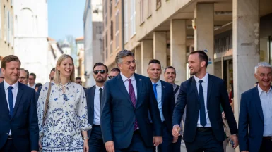 svecanost-urucivanja-Sporazuma-o-provedbi ITP-a-za-otoke-i-urucivanje-Ugovora-za-program-razvoja-otoka-FOTO-Linda-Vidovic (60)