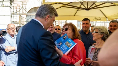 svecanost-urucivanja-Sporazuma-o-provedbi ITP-a-za-otoke-i-urucivanje-Ugovora-za-program-razvoja-otoka-FOTO-Linda-Vidovic (71)