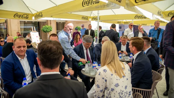 svecanost-urucivanja-Sporazuma-o-provedbi ITP-a-za-otoke-i-urucivanje-Ugovora-za-program-razvoja-otoka-FOTO-Linda-Vidovic (79)