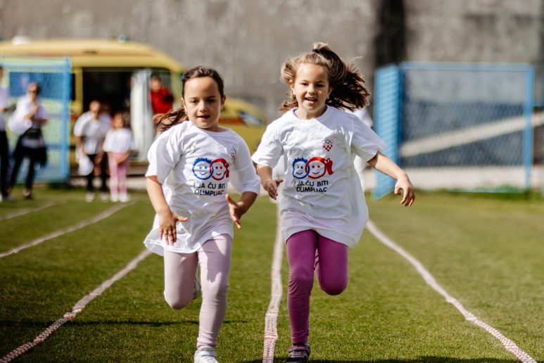Djevojčice pune sportskog duha