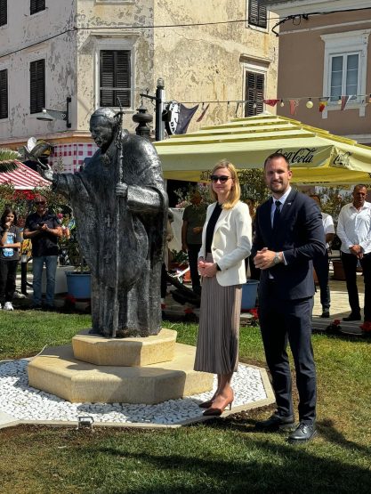 biograd na moru spomenik papa Ivan Pavao II 6