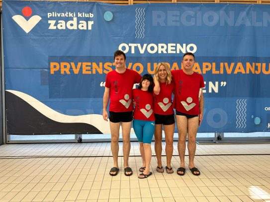 paraplivači Luce, Mario i Joško s trenericom Danijelom