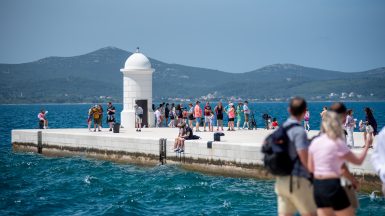 grad-ilustracija-lanterna-svjetionik-suncano-meteo-spica-FOTO-Linda-Vidovic-14