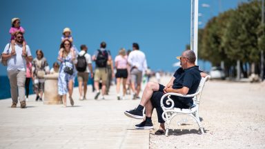 meteo-grad-klupa-odmor-ljeto-suncano-FOTO-Linda-Vidovic-16