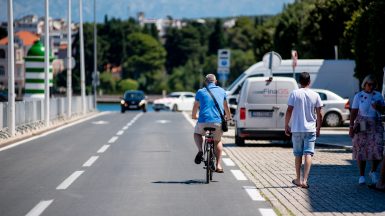 bicikl-ilustracija-suncano-grad-meteo-cesta-biciklist-FOTO-Linda-Vidovic-30