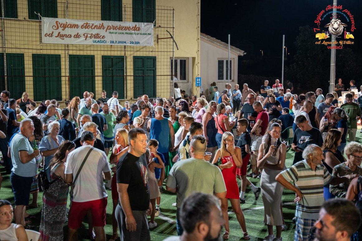 01a52c18-35da-4fbf-ad5e-033b328b3601