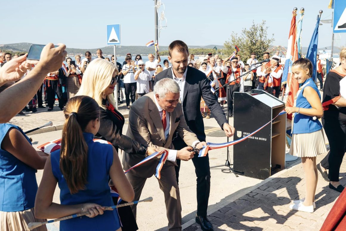 biograd na moru spomenik Vagan Melik Karaganjin 3