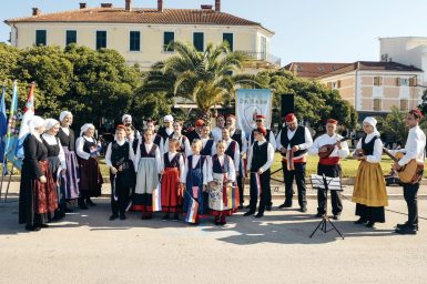 biograd na moru spomenik Vagan Melik Karaganjin 5
