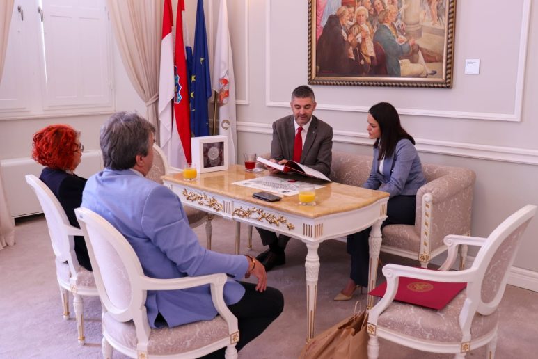 464632883_1204023767782108_8462721724075500456_n