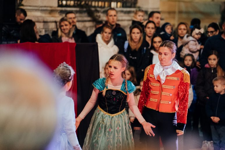 20 Dječja predstava Frozen Narodni trg 26.11.2024, Foto Matija Lipar