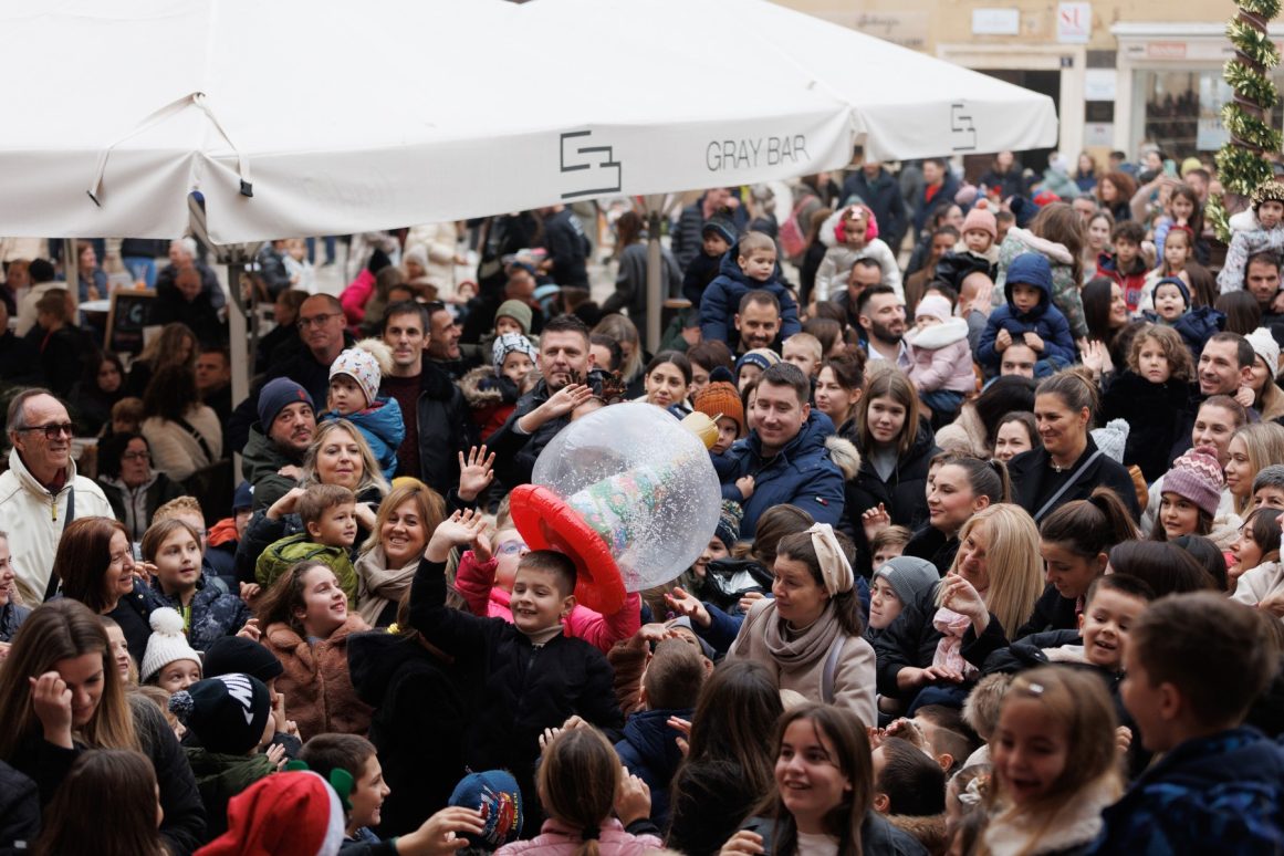 09 Dječji doček Nove godine Narodni trg 31.12.2024, Foto Bojan Bogdanić