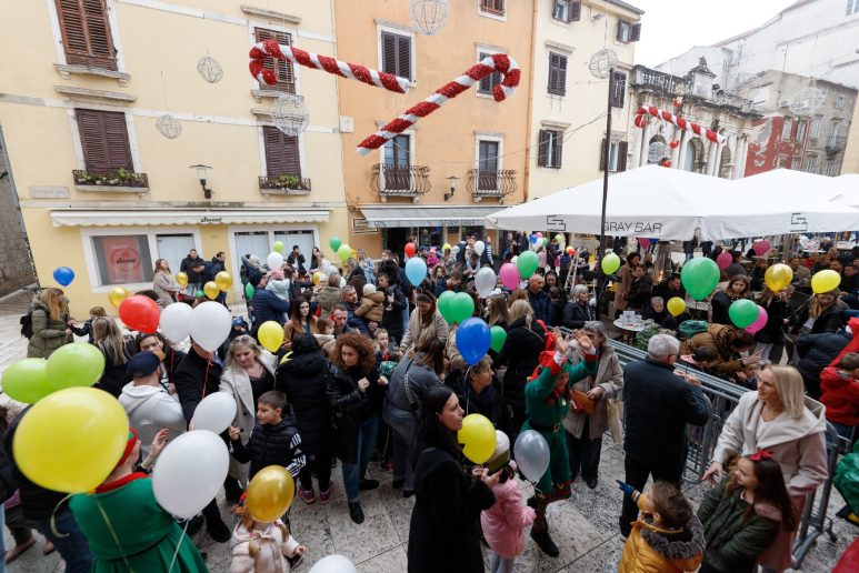 23 Dječji doček Nove godine Narodni trg 31.12.2024, Foto Bojan Bogdanić