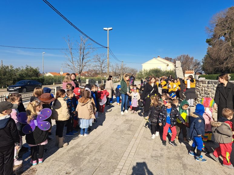 poličnik vrtić maškare 2025 7