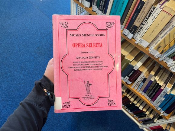 3e239104-f8c3-442c-89ba-f3232665b8cb