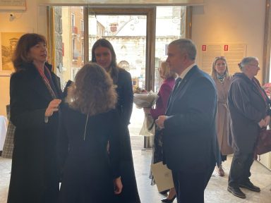 8fd29960-4a63-4c24-b8a4-deb0ba2abf89