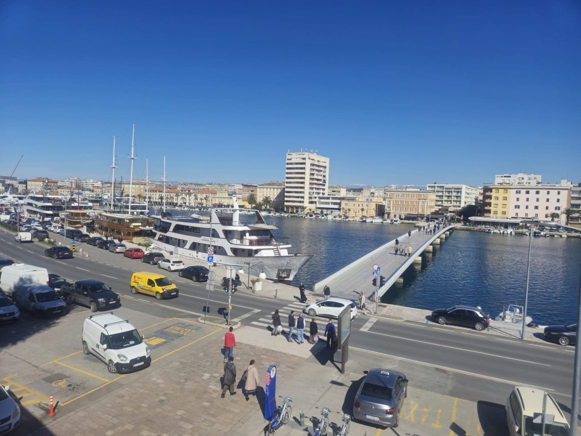 a7f6b8c8-6fff-42ed-a135-4c4cc7b56eaf