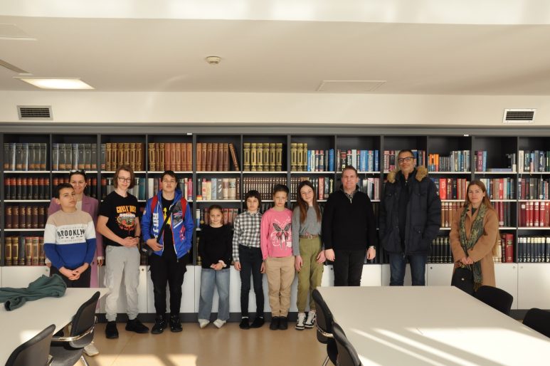 knjižnica učenici sali posjet 7