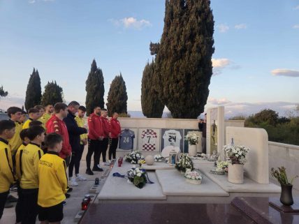 489031518_2707611129434064_157084343165435723_n