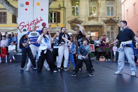 9afb92fe-88aa-4513-9e70-e5357667aa6a