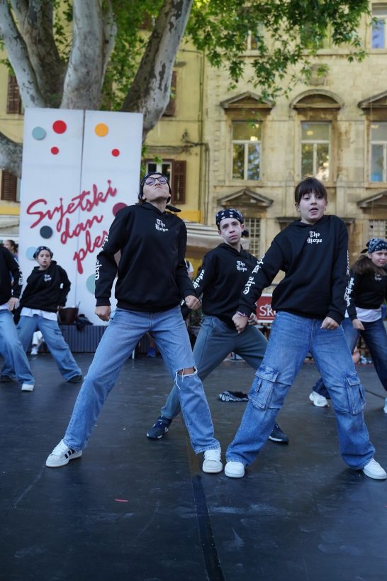 e213b349-2acb-4b32-b032-0761ea78978f