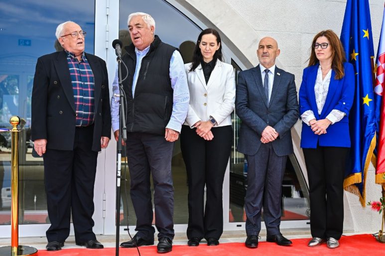 novalja tržnica i ribarnica ivan dabo 7