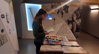 knjižnica police book naslovna