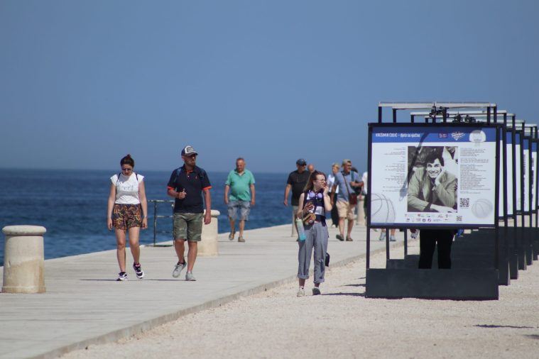 zadar špica sunčano proljeće turisti kalelarga riva forum narodni trg 10