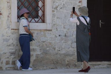 zadar špica sunčano proljeće turisti kalelarga riva forum narodni trg 13