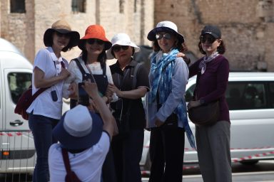 zadar špica sunčano proljeće turisti kalelarga riva forum narodni trg 3