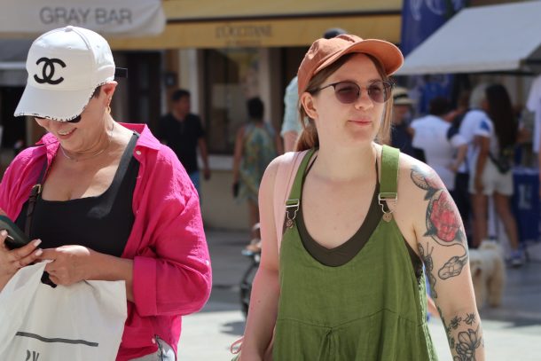 zadar špica sunčano proljeće turisti kalelarga riva forum narodni trg 35