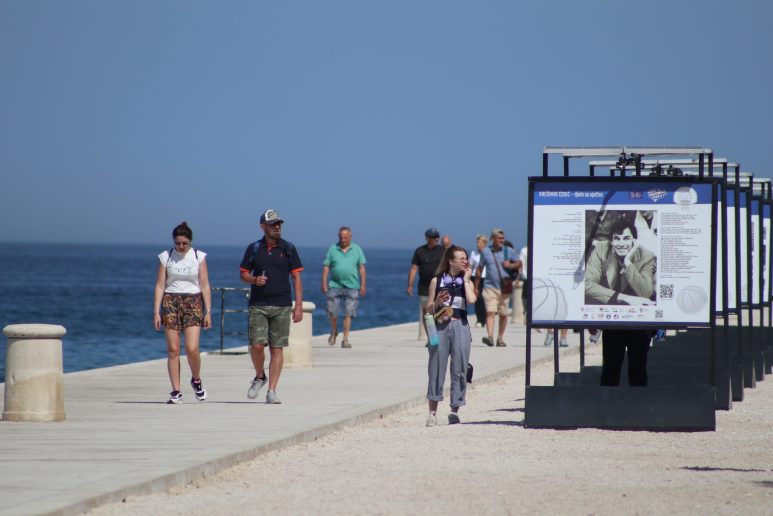 zadar špica sunčano proljeće turisti kalelarga riva forum narodni trg 41