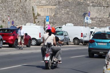 zadar špica sunčano proljeće turisti kalelarga riva forum narodni trg 60