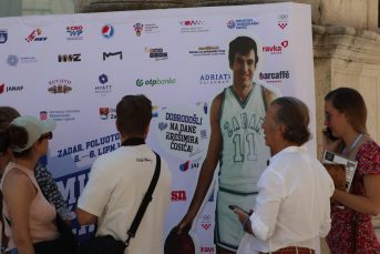 zadar špica sunčano proljeće turisti kalelarga riva forum narodni trg 65