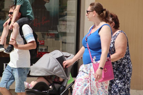 zadar špica sunčano proljeće turisti kalelarga riva forum narodni trg 83