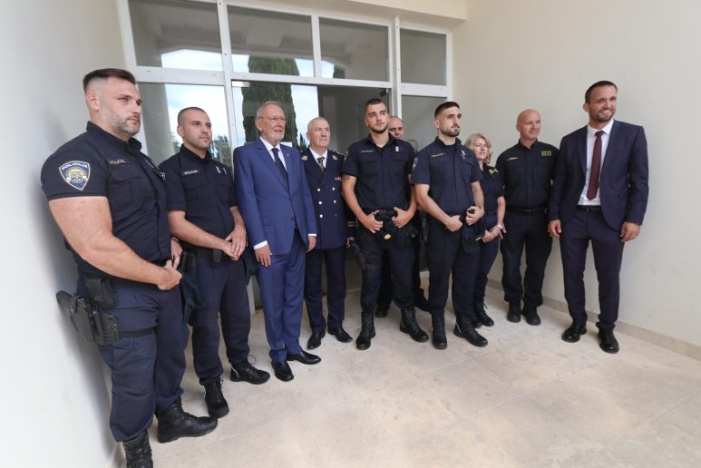 bozinovic policija asitnica